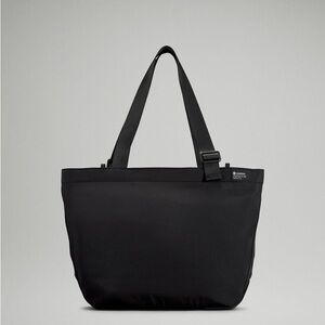Clean Lines Tote Bag 22L